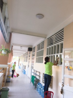 GIÁO VIÊN TRƯỜNG TH CHÁNH PHÚ HÒA LAO ĐỘNG VỆ SINH TRƯỜNG LỚP PHÒNG CHỐNG DỊCH COVID 19