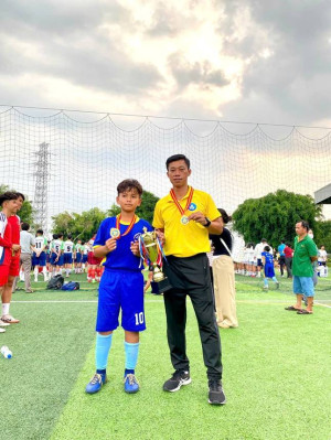 TRƯỜNG TIỂU HỌC CHÁNH PHÚ HÒA TUYÊN DƯƠNG HỌC SINH ĐẠT THÀNH TÍCH XUẤT SẮC TRONG GIỜ CHÀO CỜ