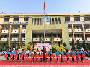 TRAO QUÀ XUÂN YÊU THƯƠNG