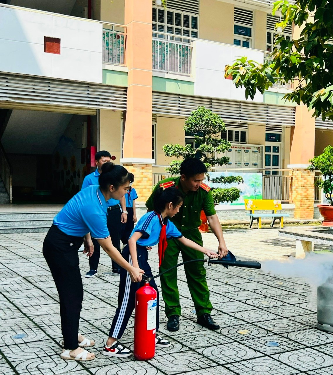 TRƯỜNG TH CHÁNH PHÚ HÒA TẬP TUẤN PCCC