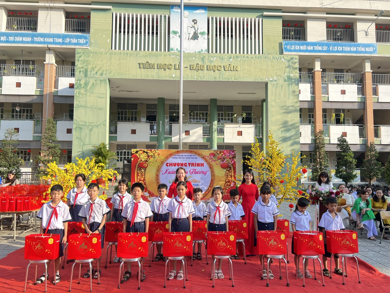 TRƯỜNG TIỂU HỌC CHÁNH PHÚ HÒA TỔ CHỨC  CHƯƠNG TRÌNH “XUÂN YÊU THƯƠNG”