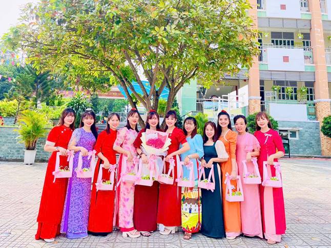 CÔNG ĐOÀN TRƯỜNG TH CHÁNH PHÚ HÒA HƯỞNG ỨNG TUẦN LỄ ÁO DÀI