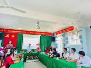 LÃNH ĐẠO ĐẢNG ỦY - HĐND - UBND - UBMTTQ VIỆT NAM  PHƯỜNG CHÁNH PHÚ HÒA THĂM VÀ TẶNG QUÀ  NHÂN NGÀY NHÀ GIÁO VIỆT NAM 20/11