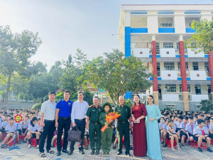 TRƯỜNG TIỂU HỌC CHÁNH PHÚ HÒA TỔ CHỨC  NÓI CHUYỆN TRUYỀN THỐNG KỶ NIỆM 81 NĂM NGÀY  THÀNH LẬP QUÂN ĐỘI NHÂN DÂN VIỆT NAM