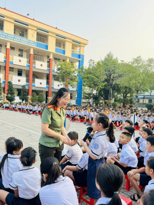 HỘI NGHỊ TUYÊN TRUYỀN PHÒNG, CHỐNG BẠO LỰC HỌC ĐƯỜNG VÀ XÂM HẠI TRẺ EM – TRAO QUÀ TẾT CHO HỌC SINH KHÓ KHĂN