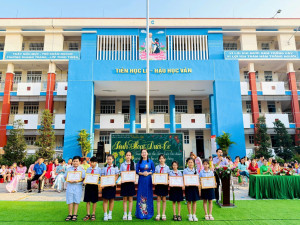 TRAO GIẢI CUỘC THI "SÁNG KIẾN BẢO ĐẢM TRẬT TỰ TRƯỜNG HỌC VỀ PHÒNG, CHỐNG BẠO LỰC HỌC ĐƯỜNG" CẤP TRƯỜNG