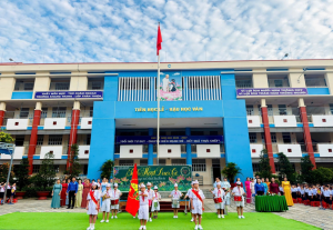 TRAO QUYẾT ĐỊNH THÀNH LẬP LIÊN ĐỘI