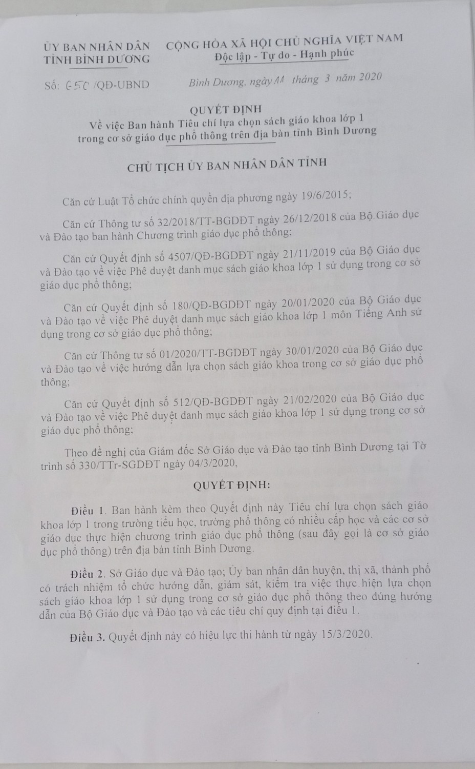 QUYẾT ĐỊNH LỰA CHỌN SÁCH GIÁO KHOA