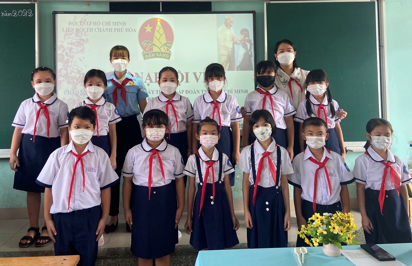 Liên Đội TH Chánh Phú Hòa tổ chức lễ kết nạp Đội