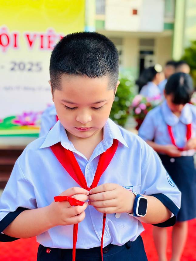 TRƯỜNG TIỂU HỌC CHÁNH PHÚ HÒA TỔ CHỨC LỄ KẾT NẠP ĐỘI