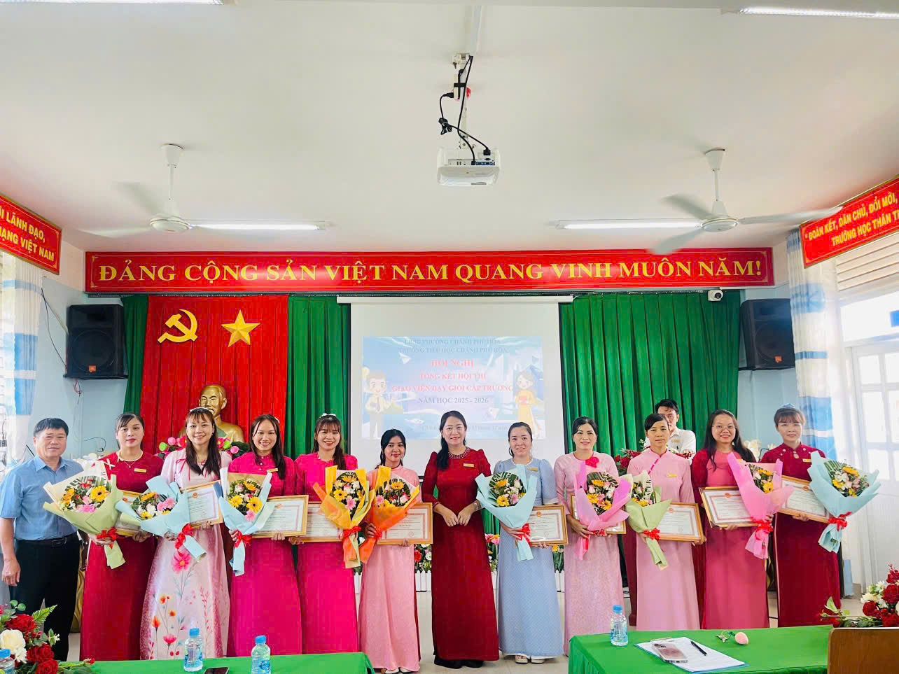 HỘI NGHỊ TỔNG KẾT HỘI THI GIÁO VIÊN DẠY GIỎI CẤP TRƯỜNG NĂM HỌC 2025 - 2026