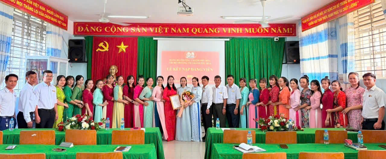 LỄ KẾT NẠP ĐẢNG VIÊN