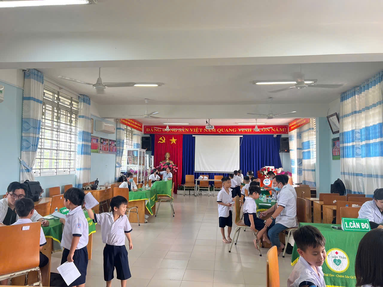 KIỂM TRA SỨC KHỎE ĐỊNH KỲ CHO HỌC SINH NĂM HỌC 2025 - 2026