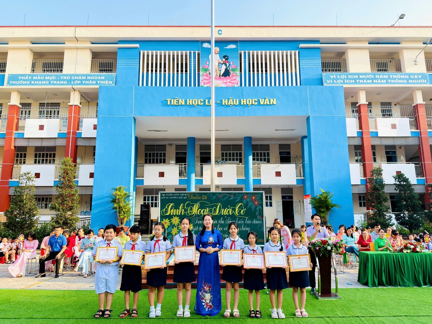 TRAO GIẢI CUỘC THI "SÁNG KIẾN BẢO ĐẢM TRẬT TỰ TRƯỜNG HỌC VỀ PHÒNG, CHỐNG BẠO LỰC HỌC ĐƯỜNG" CẤP TRƯỜNG