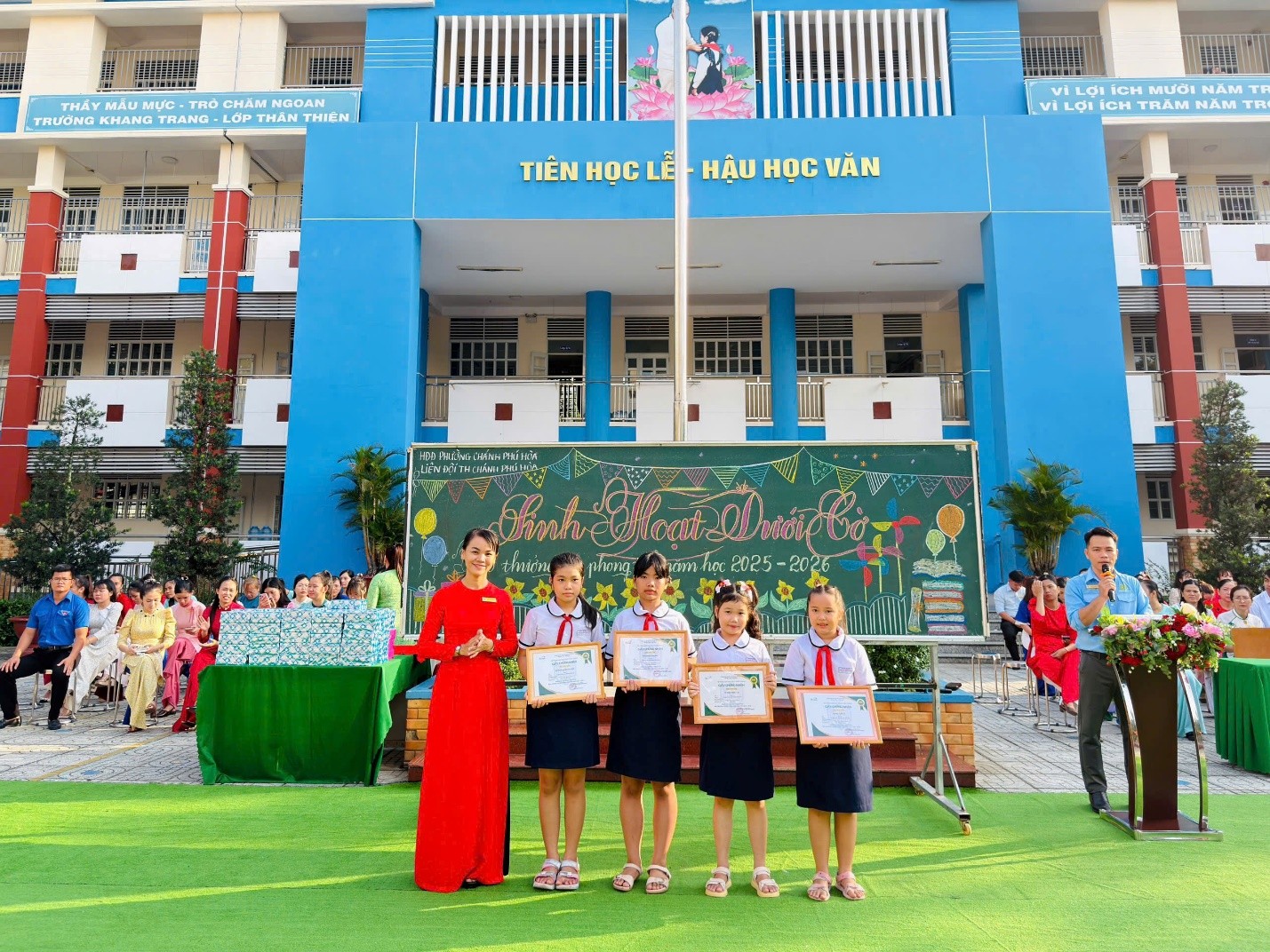 TRƯỜNG TH CHÁNH PHÚ HÒA TRAO THƯỞNG CÁC PHONG TRÀO NĂM HỌC 2025 - 2026